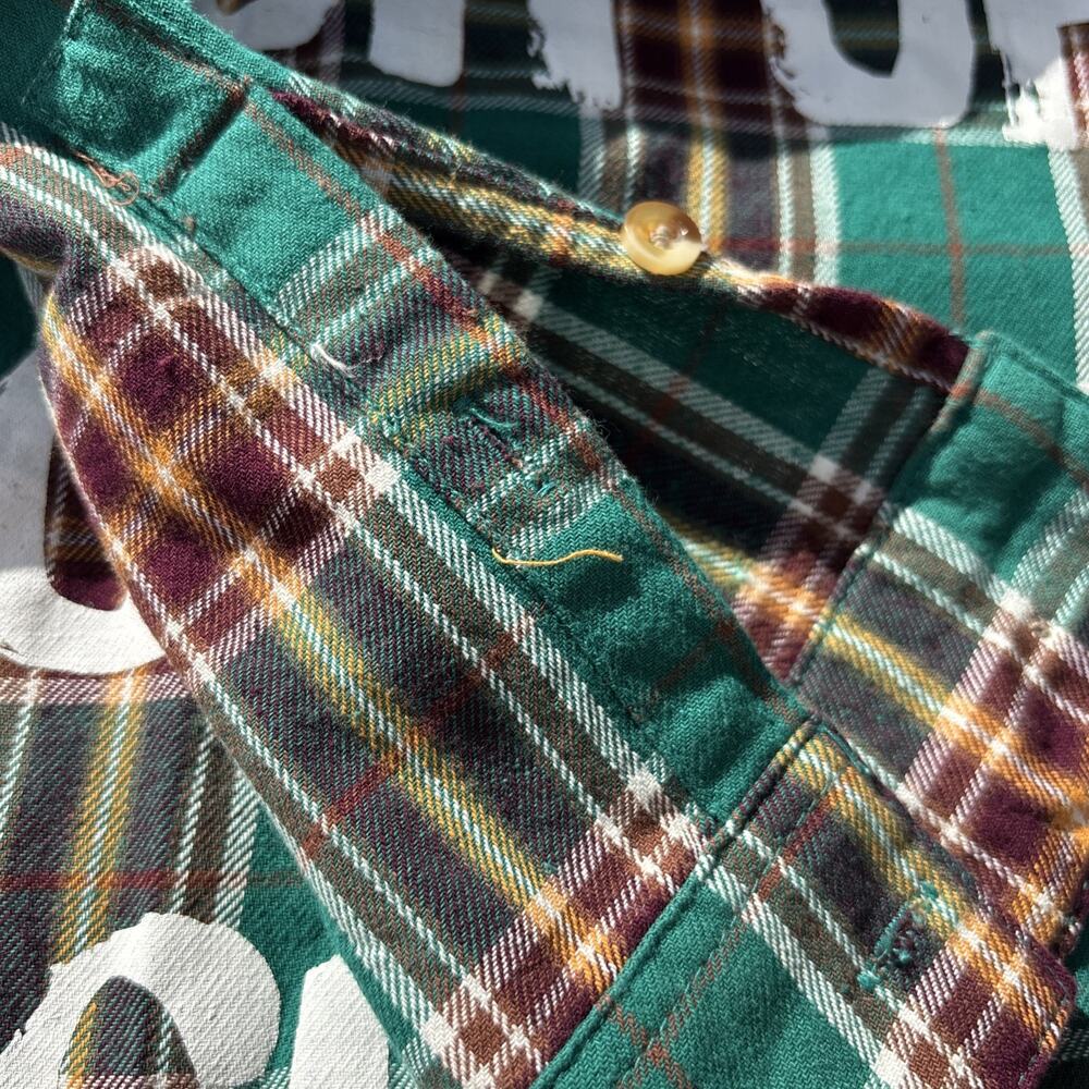Cakeworthy Disney Hocus Pocus Winifred Midler Plaid Flannel LS Button Up - M EUC - Picture 11 of 11